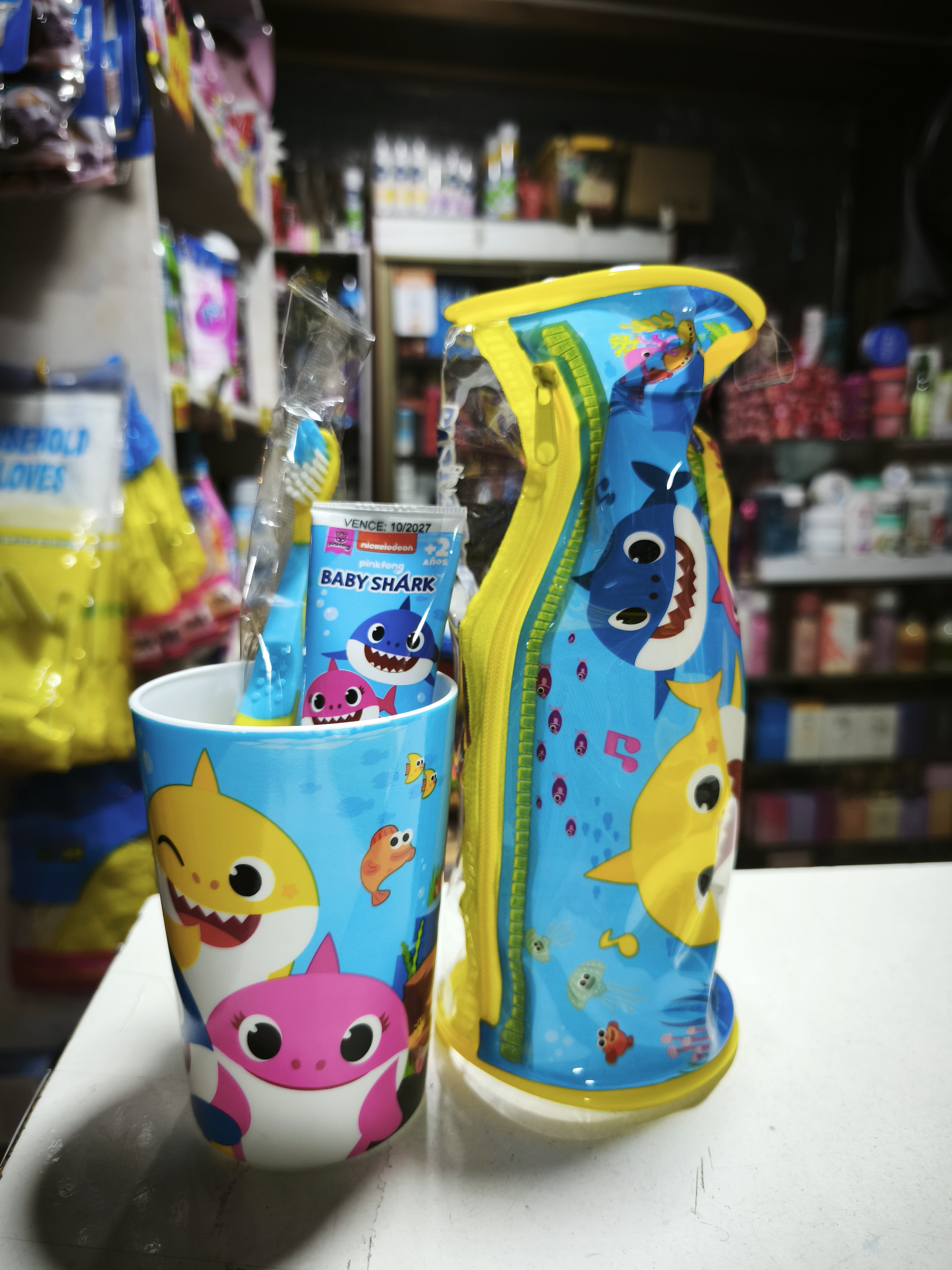 BABYSHARK SET ESTUCHE+CEPILLO+PASTA+VASO